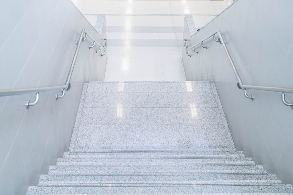 escaliers de copropriété propre
